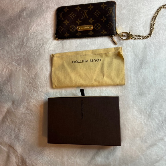 Louis Vuitton Pochette Milla MM Monogrammed Wallet - Picture 3 of 10